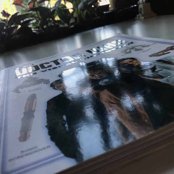 🧿 2 For $25 🧿 Doctor Who: The Visual Dictionary - Softcover Book - Picture 4 of 15